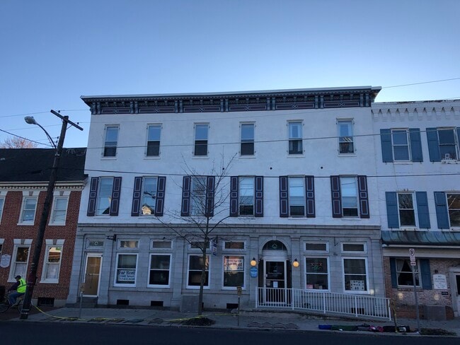 Building Photo - 130 Carlisle St Unit 3 Rental