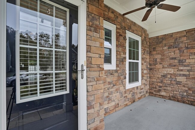 Photo - FIRST FLOOR MASTER BEDROOM-END UNIT-GREAT ...