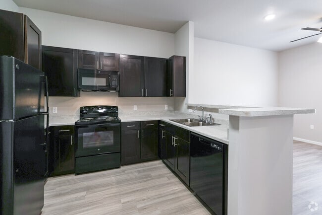 1BR, 1BA - 702SF - Kitchen