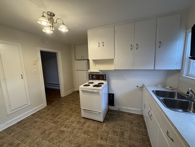 Photo - 400 Lutz St Unit 3