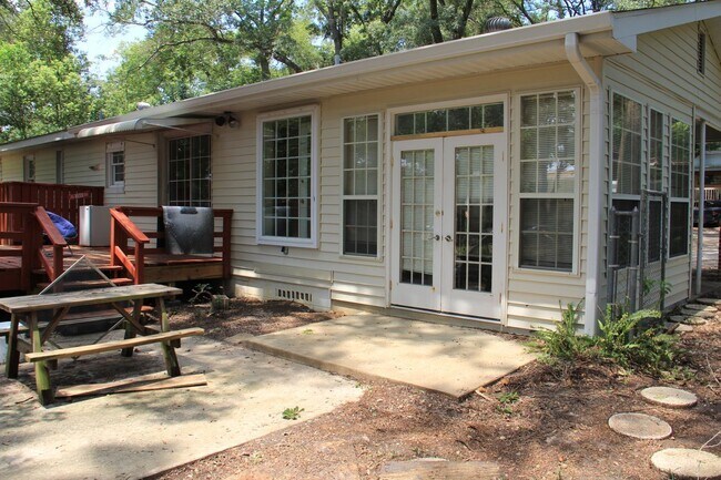 1903 Crabapple Dr