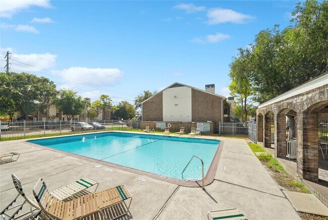 Photo - 3900 Woodchase Dr Condo