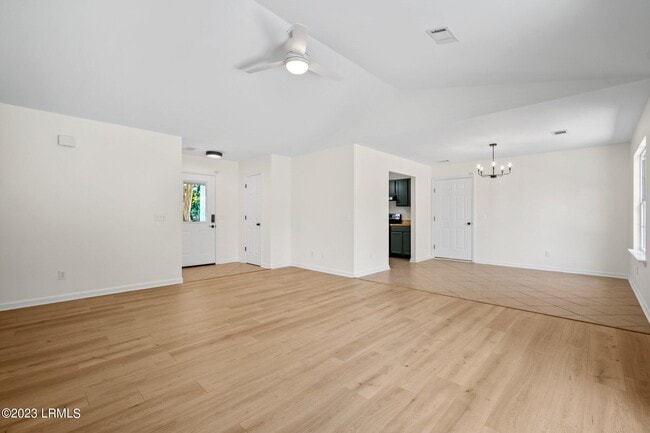 7 Grandiflora Ln