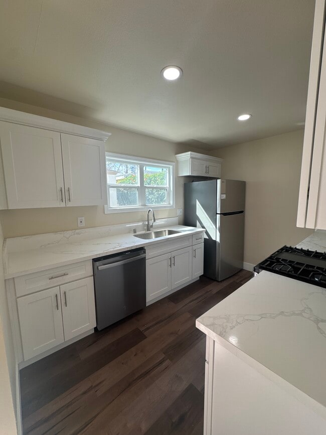 Photo - 143 E 1st St Unit 143