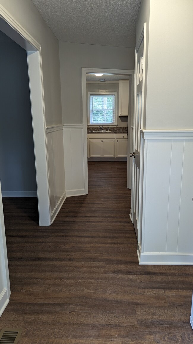 Photo - 319 Rhynewood Dr