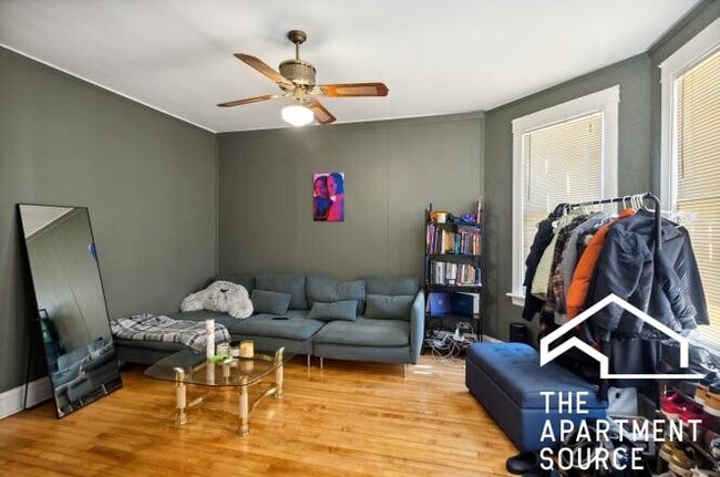 Building Photo - 5128 W Henderson St Unit 2 Rental
