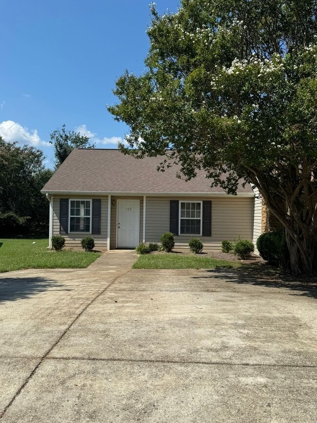 Photo - 122 Springwood Ln
