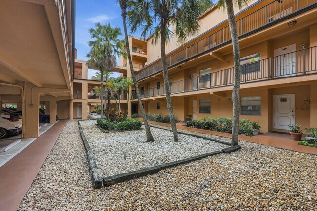Photo - 430 Commodore Dr Unit 314