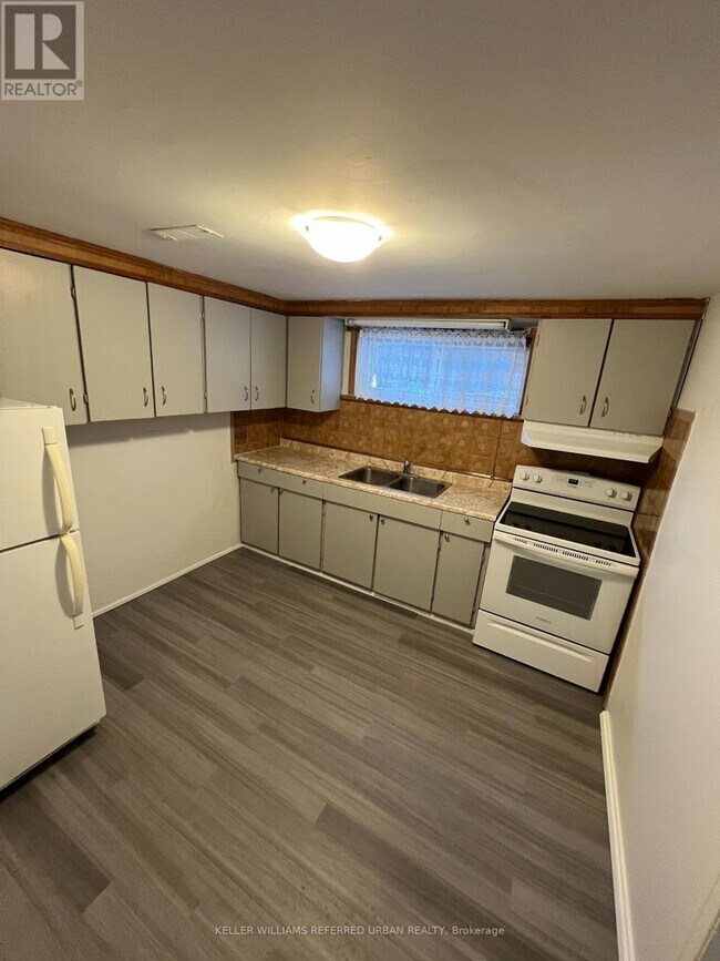 Photo - 9 Dalbeattie Ave