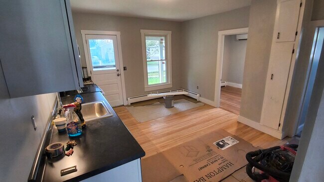 Building Photo - 87 Temple St Unit 1