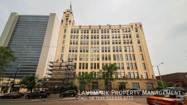 Building Photo - 758 N Larrabee St Unit 805 Rental