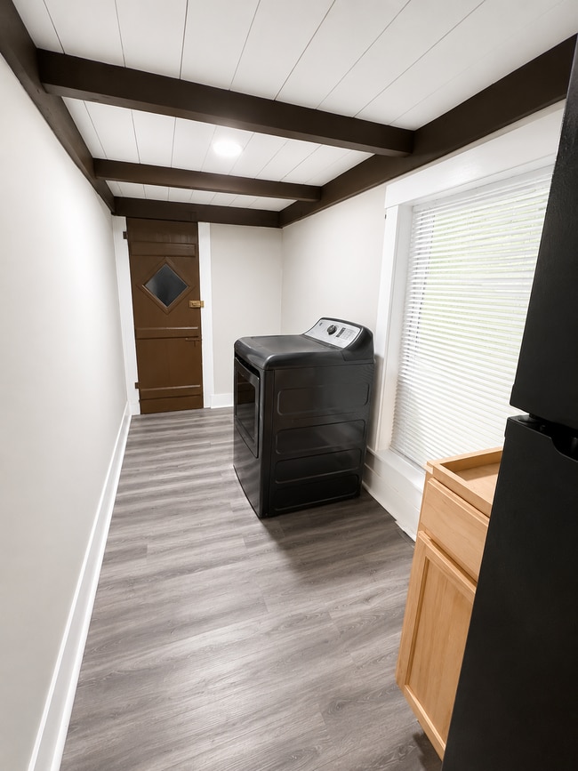 Laundry room - 346 Boston Rd
