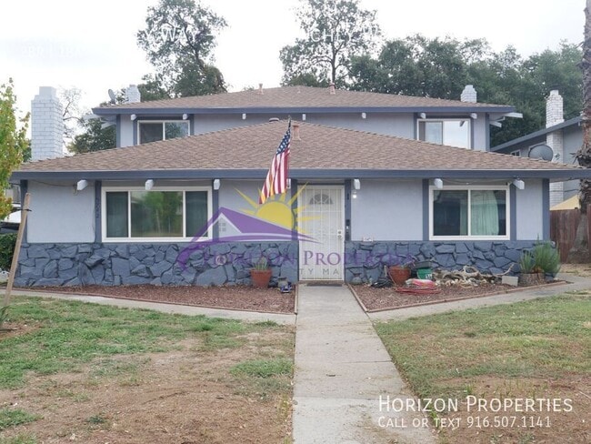 Building Photo - 5742 Blachly Way Unit #2