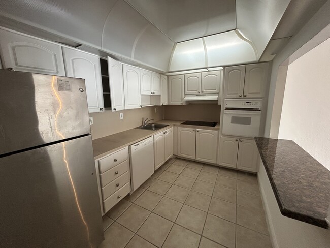 Building Photo - 19390 Collins Ave Rental