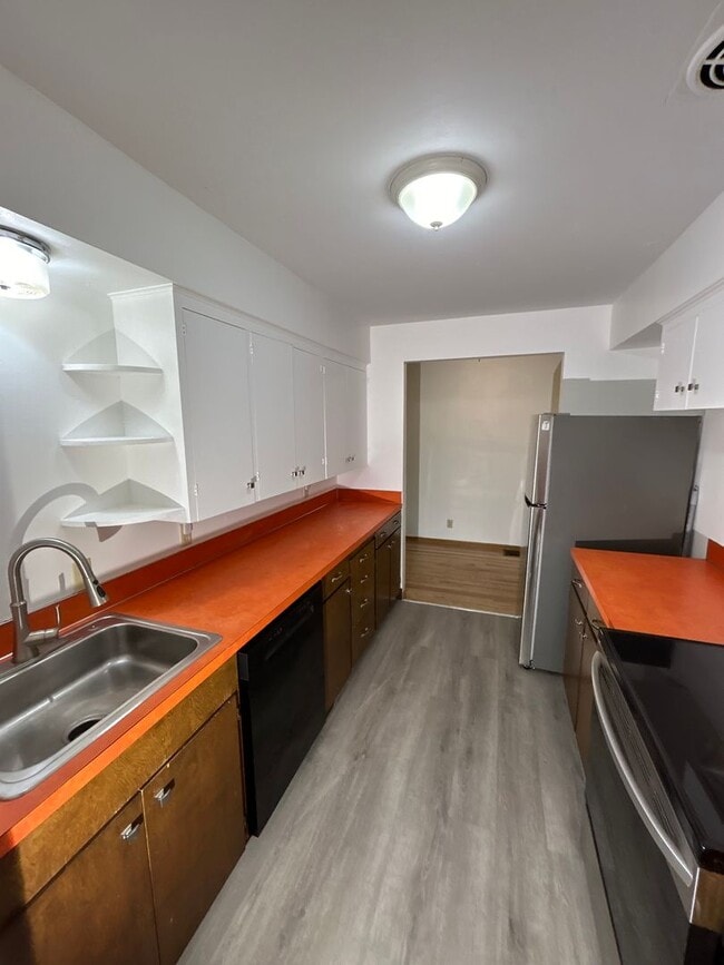 Photo - dege01 Unit 3850