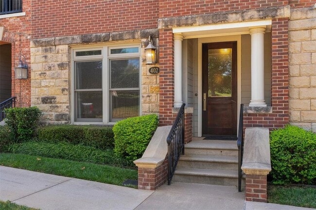 402 NE 2nd St