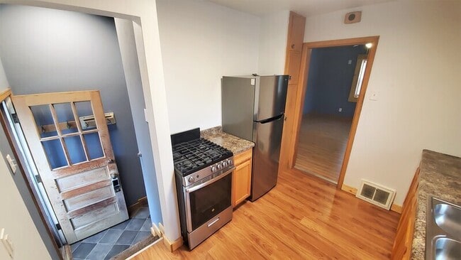 Photo - 1679 29th St NE