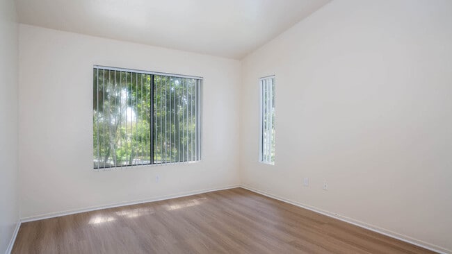 Bedroom with Hard Surface Flooring - Eagle Canyon