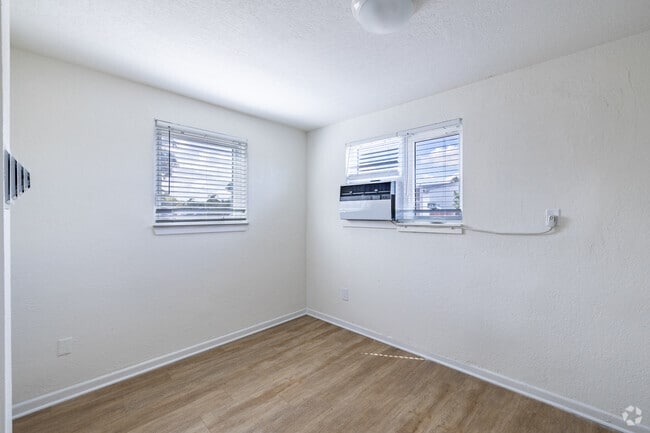 1BR, 1BA - 520SF - Bedroom