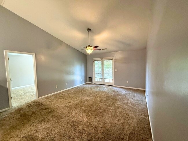 Photo - 209 Gibby Ln
