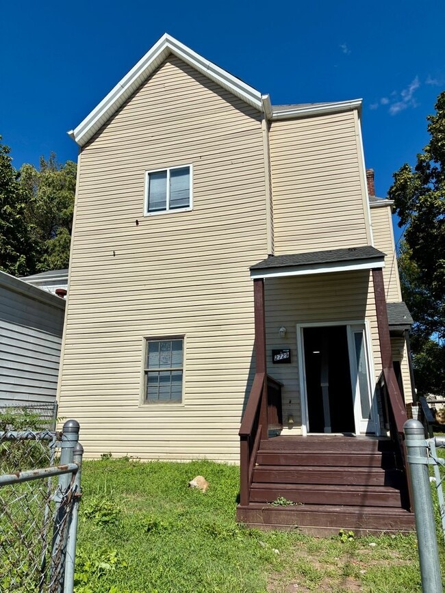 Building Photo - MOVE IN SPECIAL! $100 SECURITY DEPOSIT