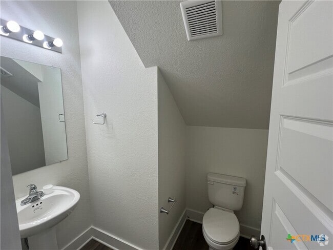 Building Photo - 1826 Royal Loop Rental