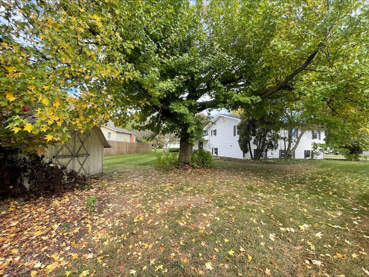 309 Eastern Star Dr House House Rental in Middlebury, IN