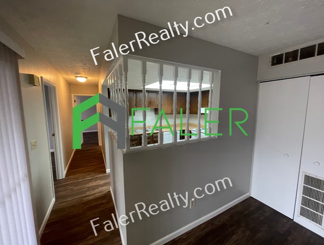 Photo - 2 bedroom, 1.5 bath apartment available now! Unit 5295 Belle Isle