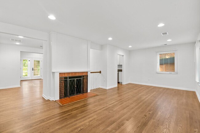 Photo - 3BR/4BA - Silver Spring Rambler on Quiet Cul-de-Sac Near Sligo Creek Park