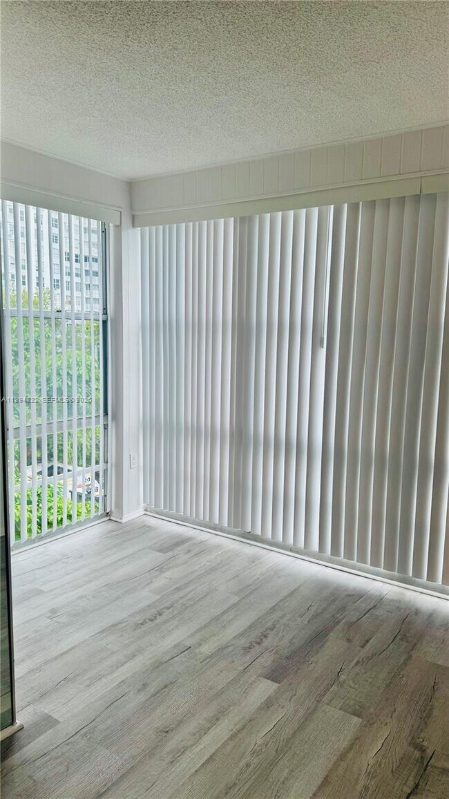 Photo - 17570 Atlantic Blvd Unit 403