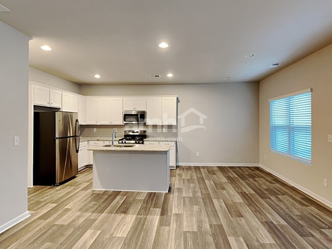 Photo - 373 Winston Cir