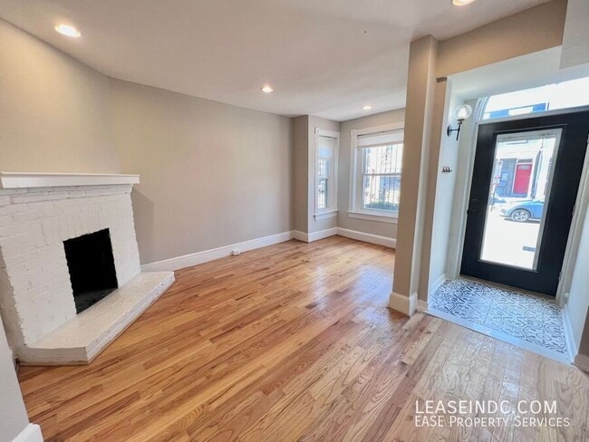 Photo - 342 Elm St NW