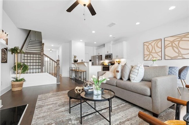 Building Photo - 5873 Greystone Dr