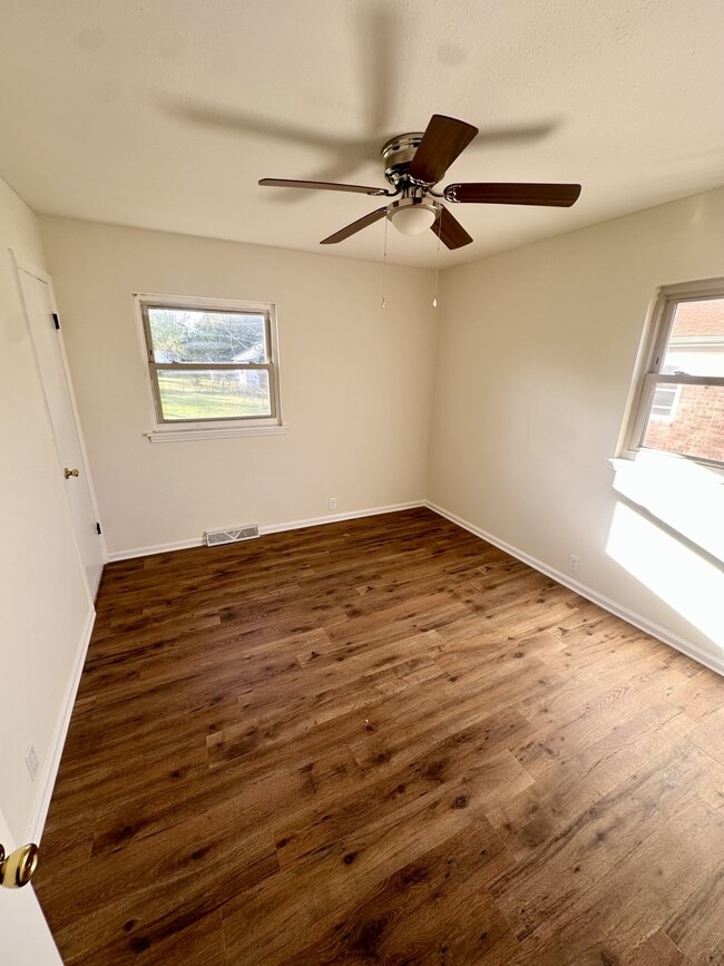 Building Photo - 315 Coombs Dr