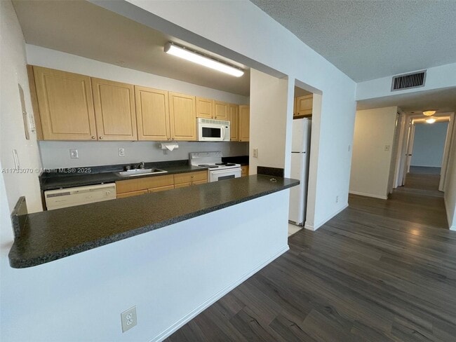 Photo - 605 S Pine Island Rd Unit 203A