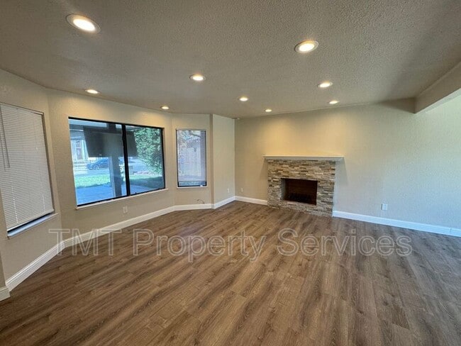 Photo - 6931 Cobblestone Way