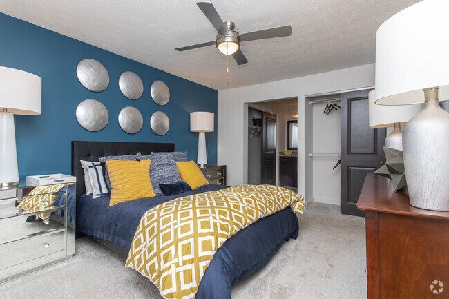 2BR, 2BA -1000SF