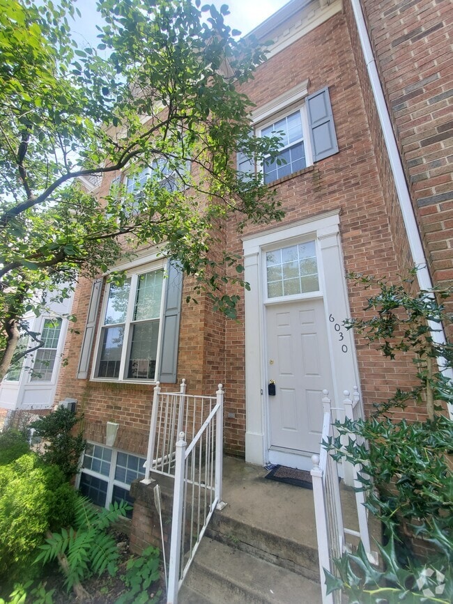 Building Photo - 6030 Lincolnia Rd Rental