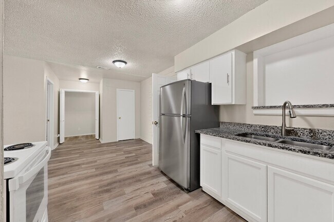 Photo - 937 Cleardale Dr