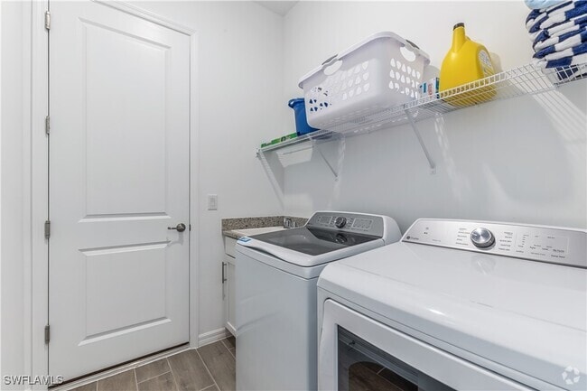 Building Photo - 15907 Sugar Hl Dr Rental