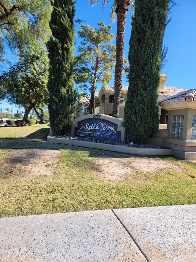 Building Photo - 2 Bedroom 2 Bath Condo located in PV Unit Spear 5335 E Shea