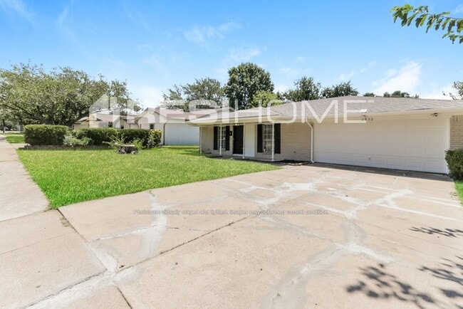 Photo - 2832 Lago Vista Loop