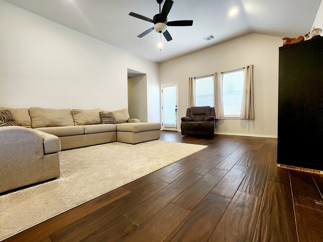Photo - 18600 Luna Dr