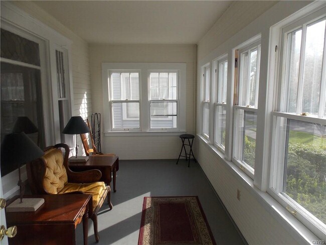 Photo - 616-18 Helen St