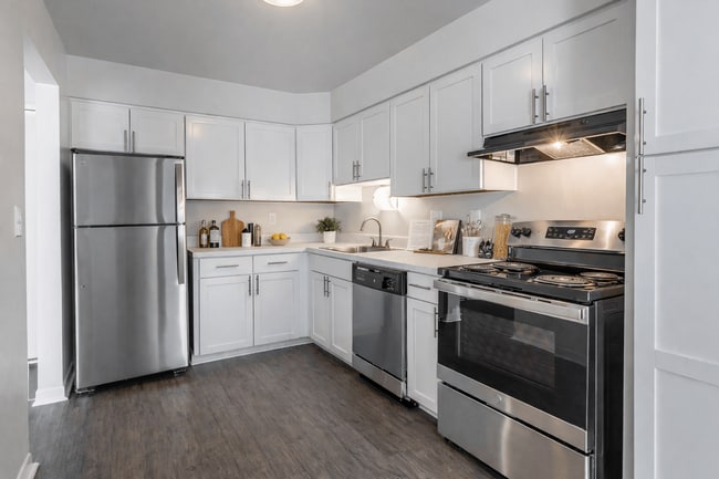 Building Photo - Pine Ridge Apartments - Southfield, MI