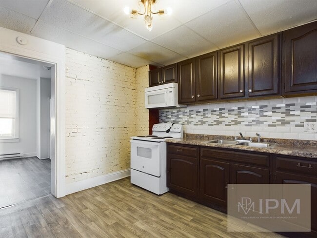 Building Photo - 319 N Penn St Unit 319 N Penn St Apt 2