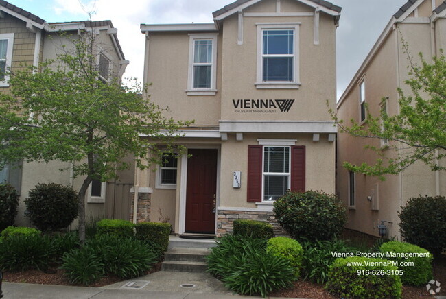 Building Photo - Great townhouse in Riverdale North!