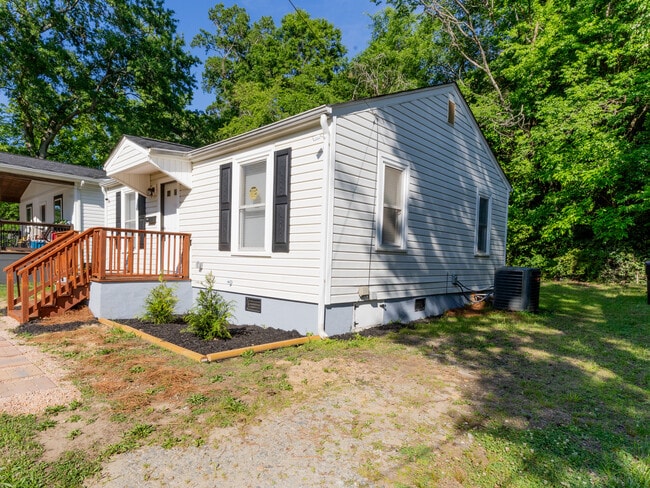 Photo - 315 Broad Dr SW