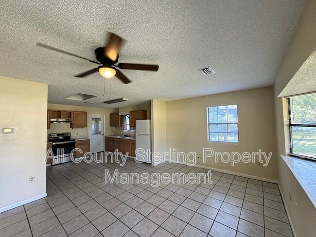 Photo - 159 SW Elizabeth Ct