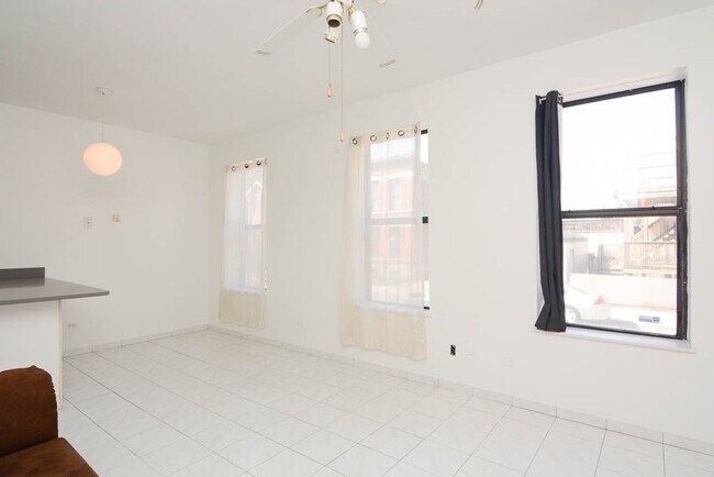 Photo - 533 N Claremont Ave Unit G03C